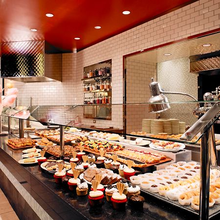 Treasure Island - Ti Las Vegas Hotel & Casino Esterno foto A buffet at a luxury hotel