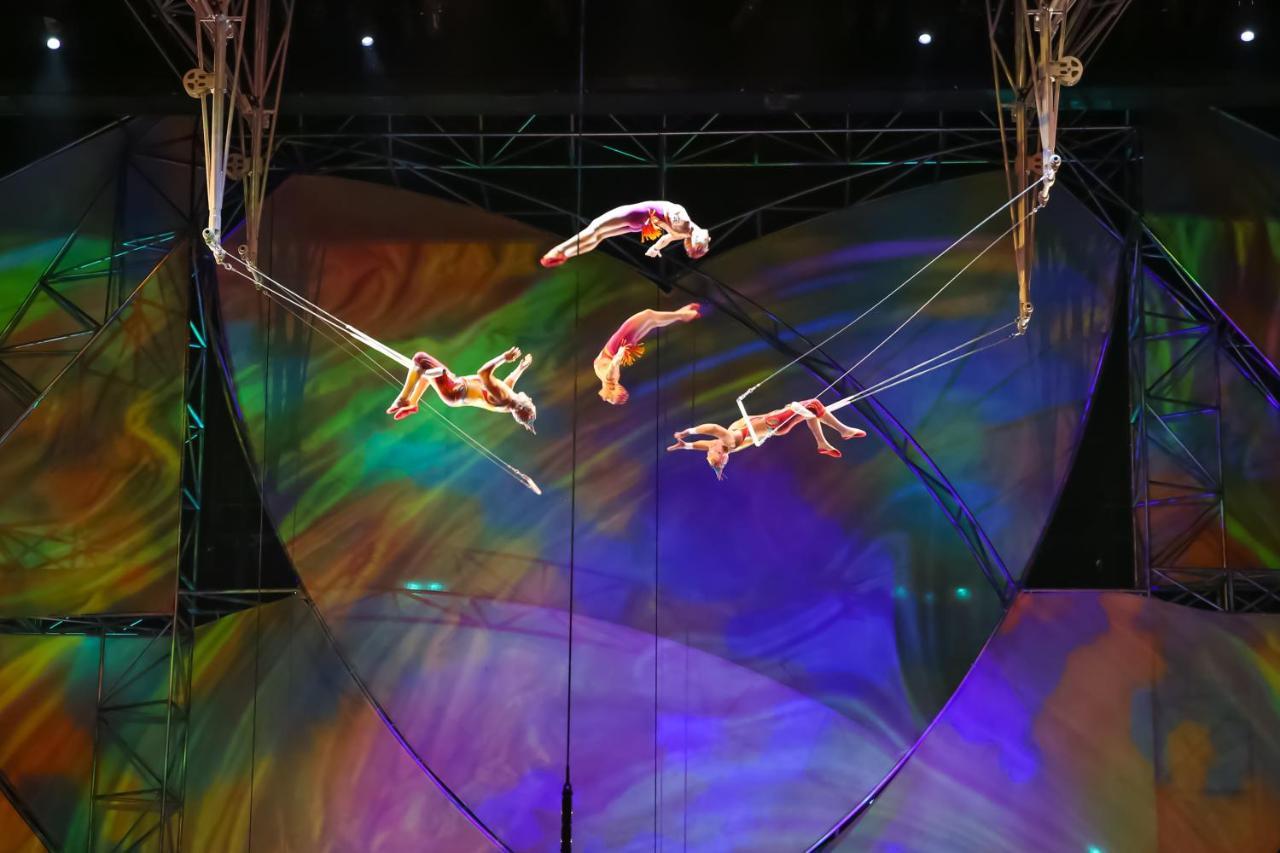 Treasure Island - Ti Las Vegas Hotel & Casino Esterno foto Aerial acrobatics