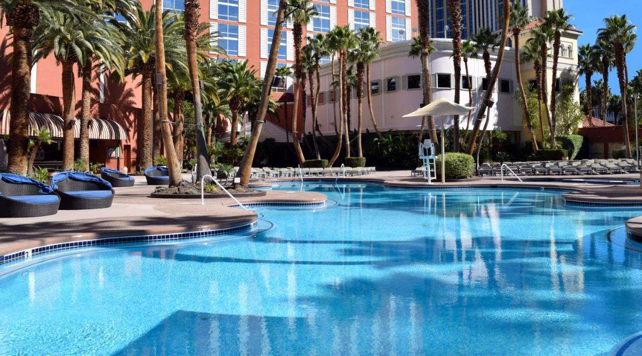 Treasure Island - Ti Las Vegas Hotel & Casino Esterno foto "The pool at the resort is very inviting."