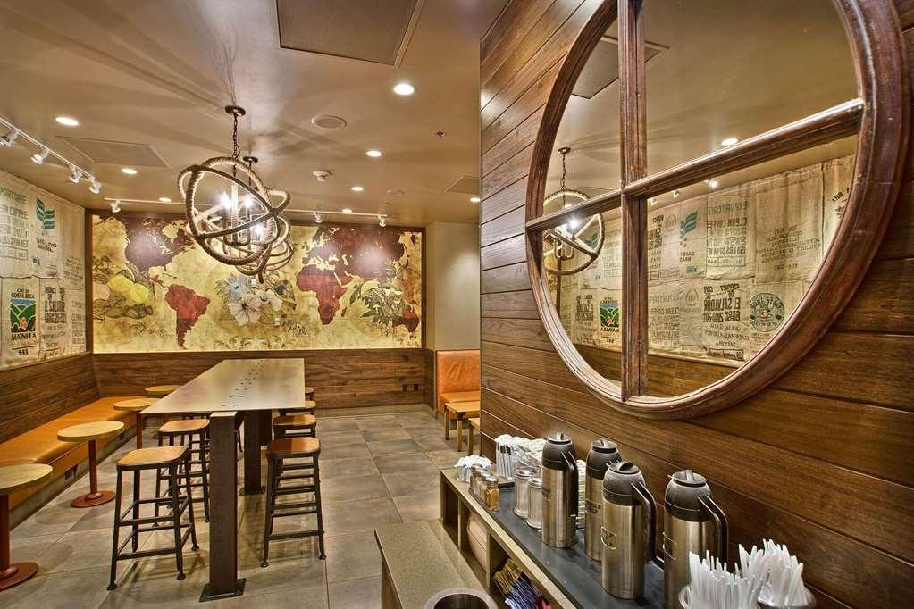Treasure Island - Ti Las Vegas Hotel & Casino Ristorante foto Interior of a Starbucks coffeehouse in San Francisco, California.